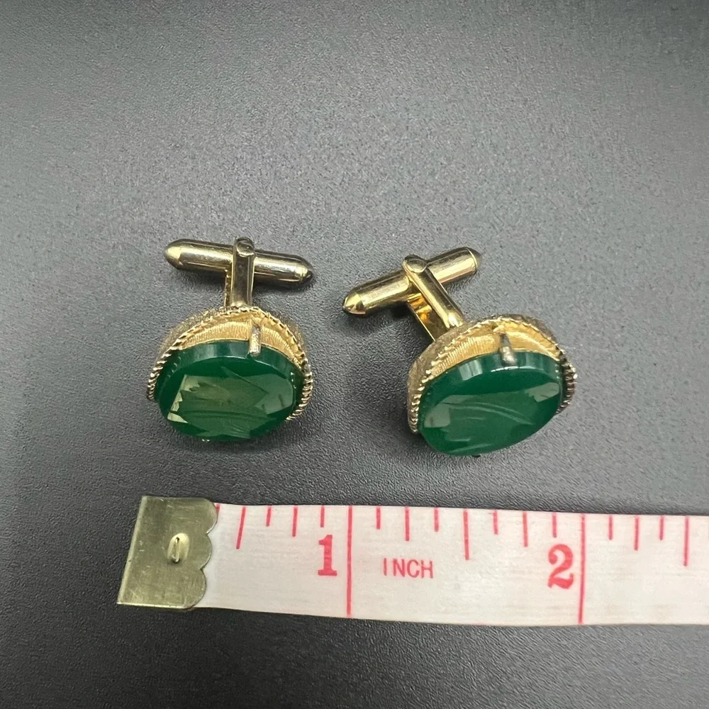 Vtg SWANK Green Intaglio Roman Soldier Gold Tone Cufflinks and Tie Tack Set